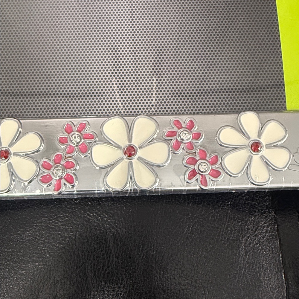 New Auto Drive Pink & White Flower Silver Metal License Plate Frame - Picture 2 of 3